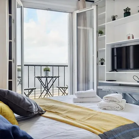 Amazing View In Heart Of Apartment